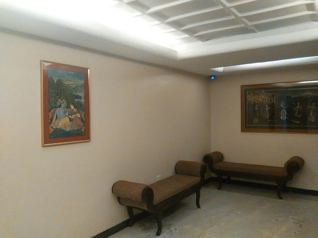 The Woods Manor Mg Road Hotel Kochi Exterior photo