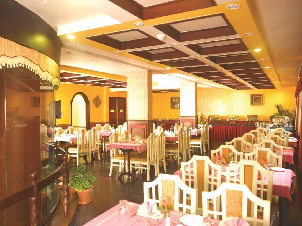 The Woods Manor Mg Road Hotel Kochi Exterior photo