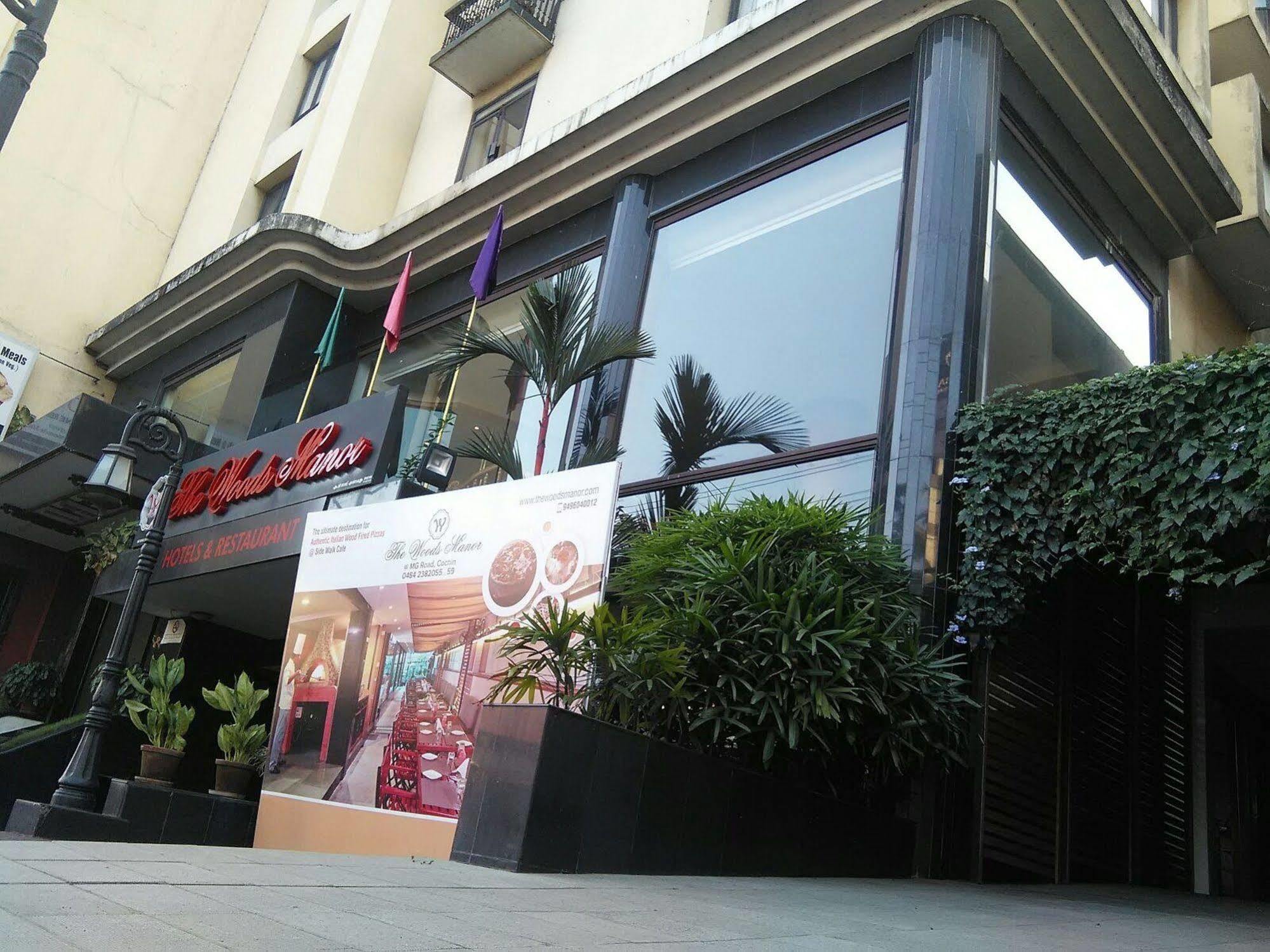 The Woods Manor Mg Road Hotel Kochi Exterior photo