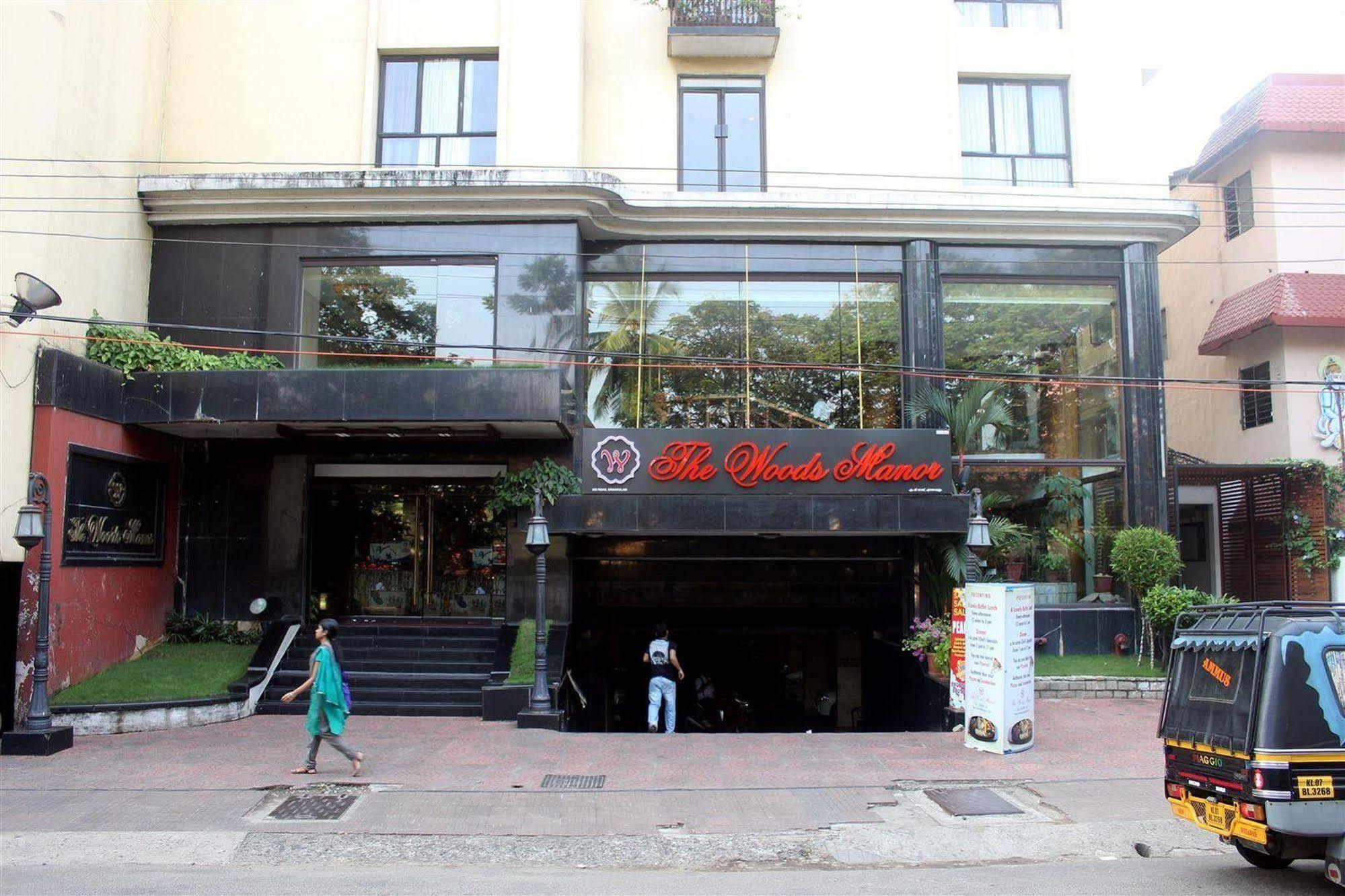 The Woods Manor Mg Road Hotel Kochi Exterior photo