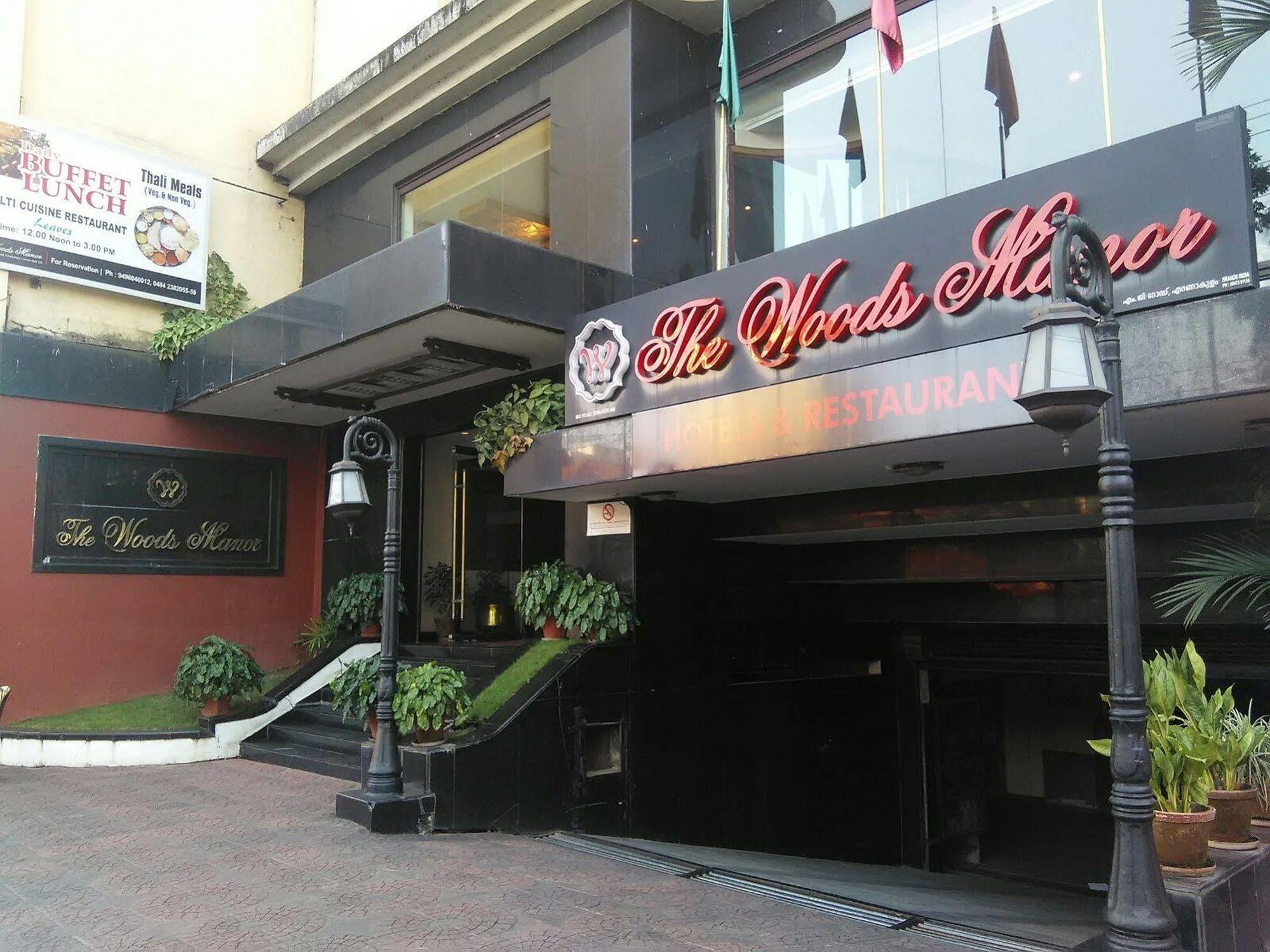 The Woods Manor Mg Road Hotel Kochi Exterior photo
